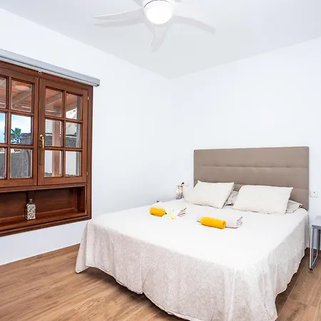 Axular With Heated Private Pool 度假居 *