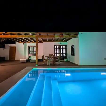 Axular With Heated Private Pool Feriehus